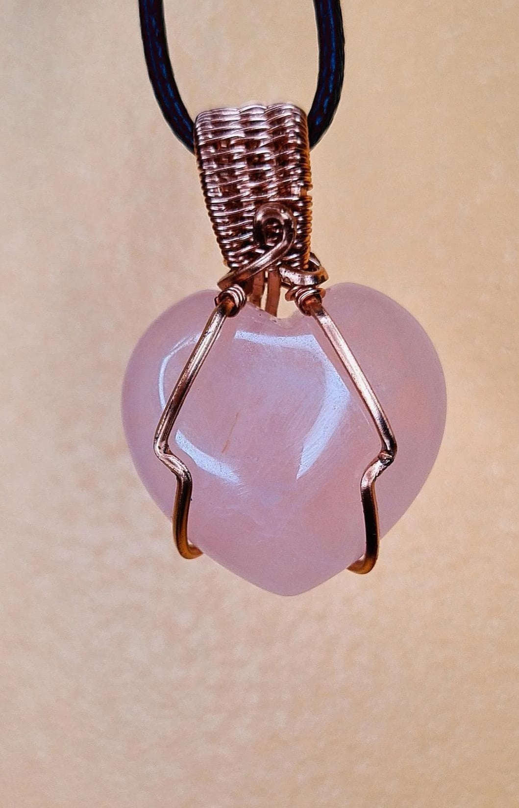 LOVE BUD-ROSE QUARTZ PENDANT