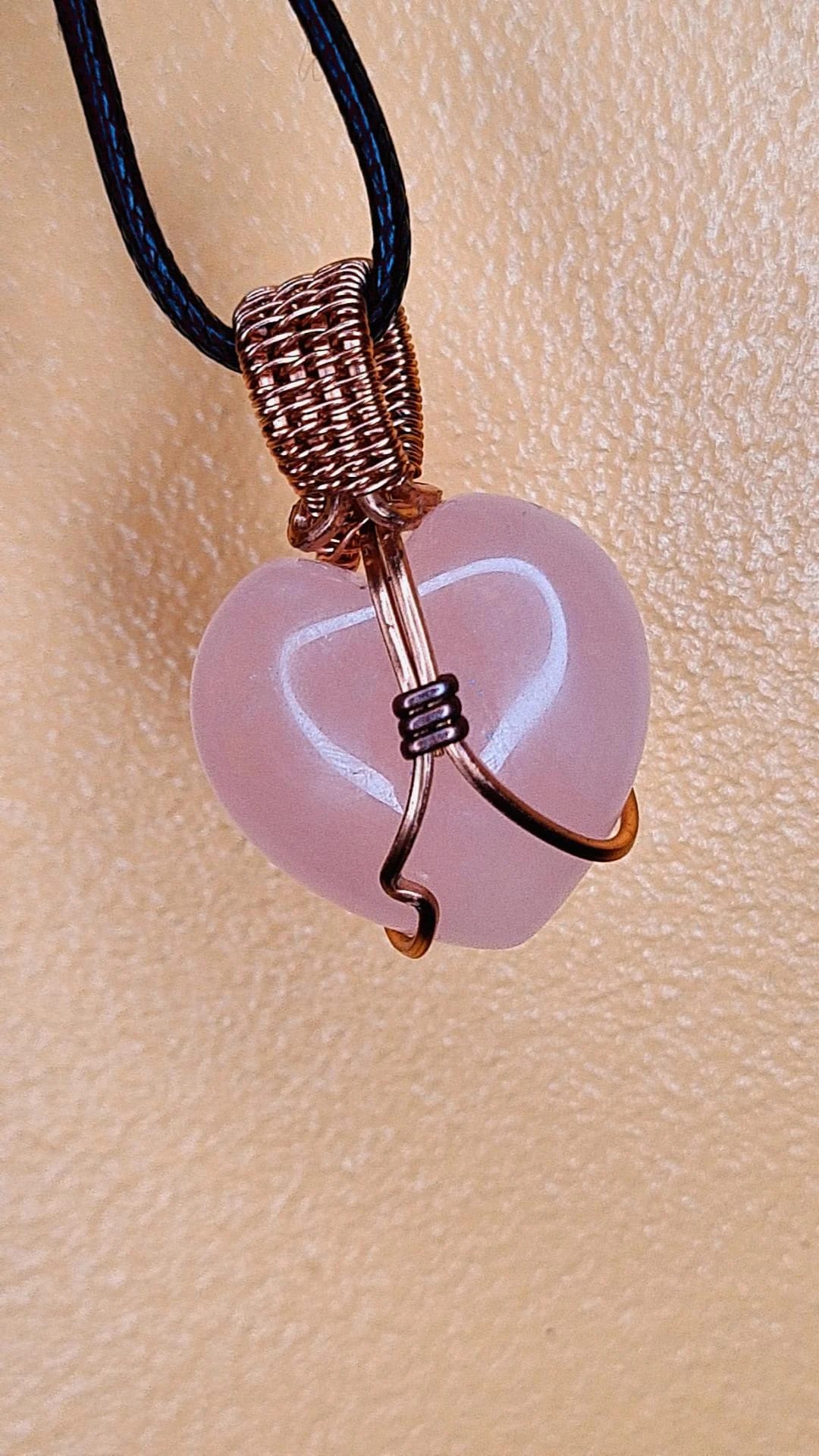 LOVE BUD-ROSE QUARTZ PENDANT